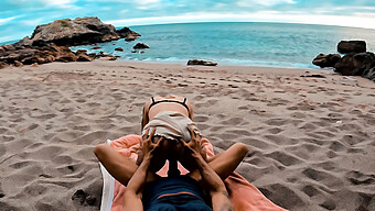 Coppia Amatoriale Gode Del Sesso Pubblico In Una Vacanza In Spiaggia