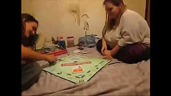 แม่ แม่ และภรรยาเสียที่ Monopoly และได้รับการ Creampied ทางทวารหนัก