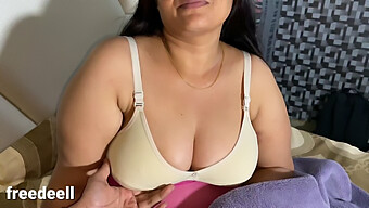 Desi Milf Får Smutsigt Prat Från Sin Svåger På Hindi