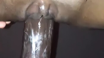 Cô Gái Da Đen Mới Vào Nghề Được Đụ Creampie Bởi Con Cặc To