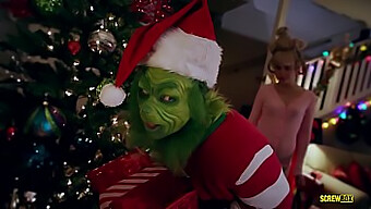 Julens Stygga Lista Vaknar Till Liv I Explicit Grinch-Parodi