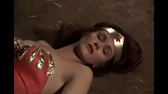 Lynda Carter V Čutni Sceni Wonder Woman