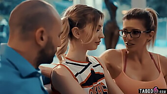 Istri Pelatih Yang Horny Menggoda Cheerleader Muda Untuk Threesome