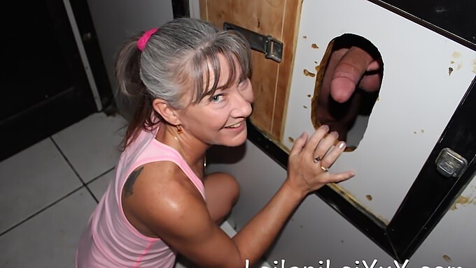 La Novellina Milf Si Concede Un Piacere Da Glory Hole